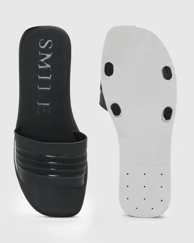Product, Footwear, Slippers photography by CPH Studio, photograph 8
