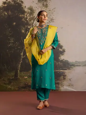 Dresses & Kurtis, Campaign photography by CPH Studio, photograph 18