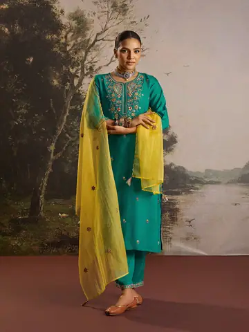 Dresses & Kurtis, Campaign photography by CPH Studio, photograph 22