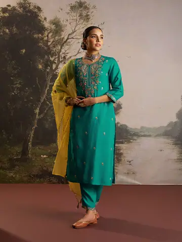 Dresses & Kurtis, Campaign photography by CPH Studio, photograph 24